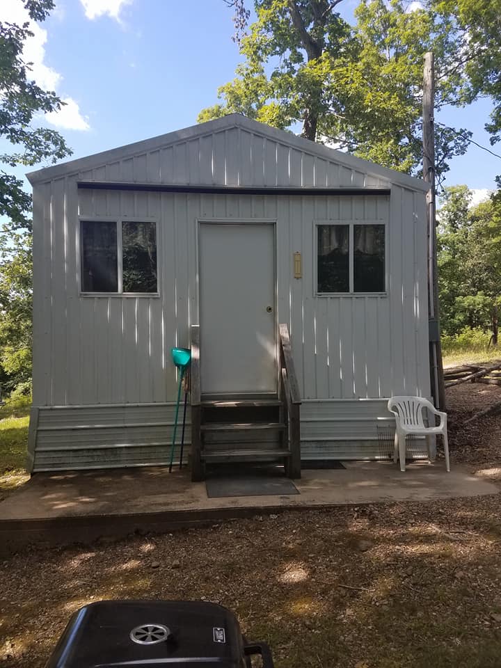 Ross Cabin (1 Bedroom Vacation Cabin) Ross Cabin (1 Bedroom Vacation Cabin)
